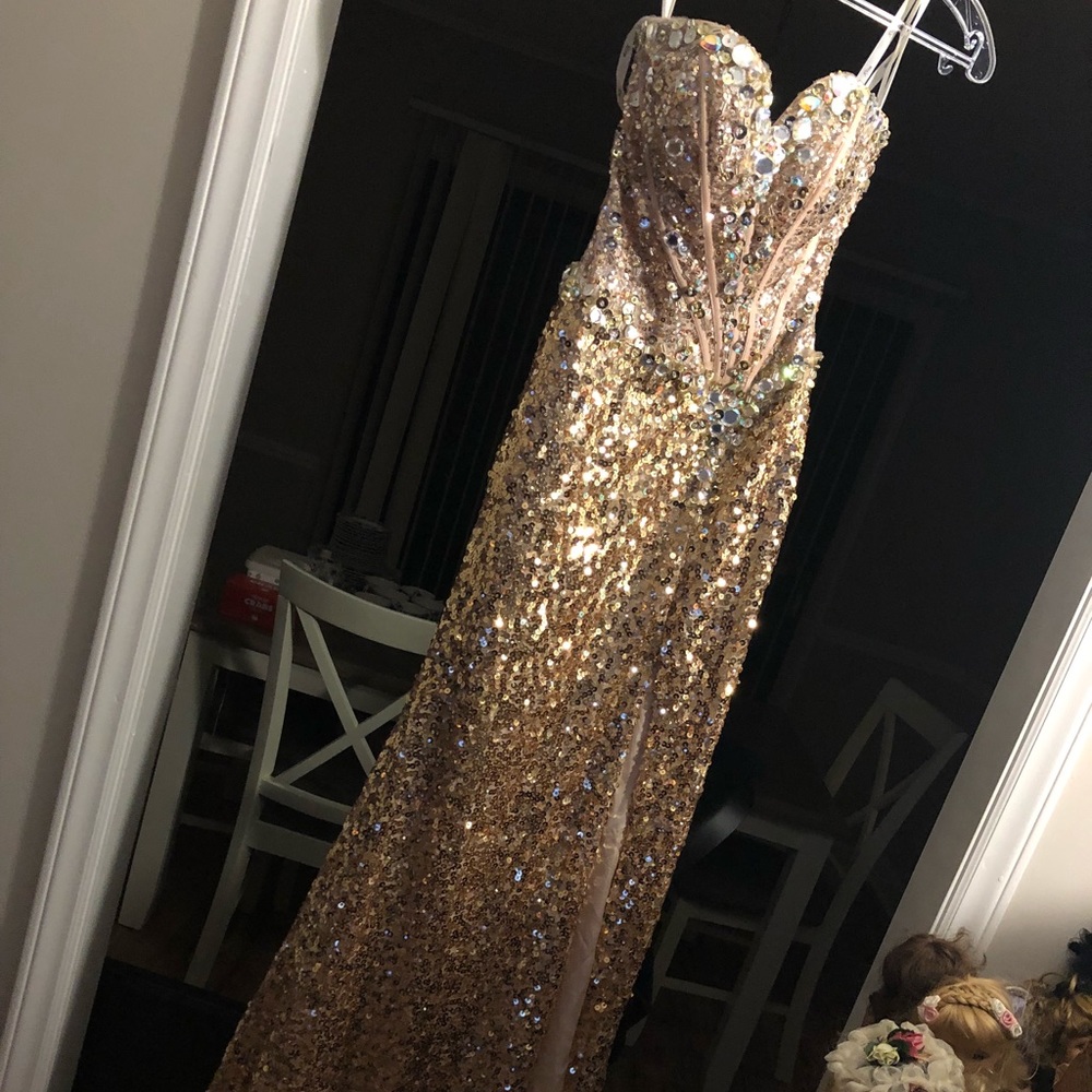 Riva Design Gown